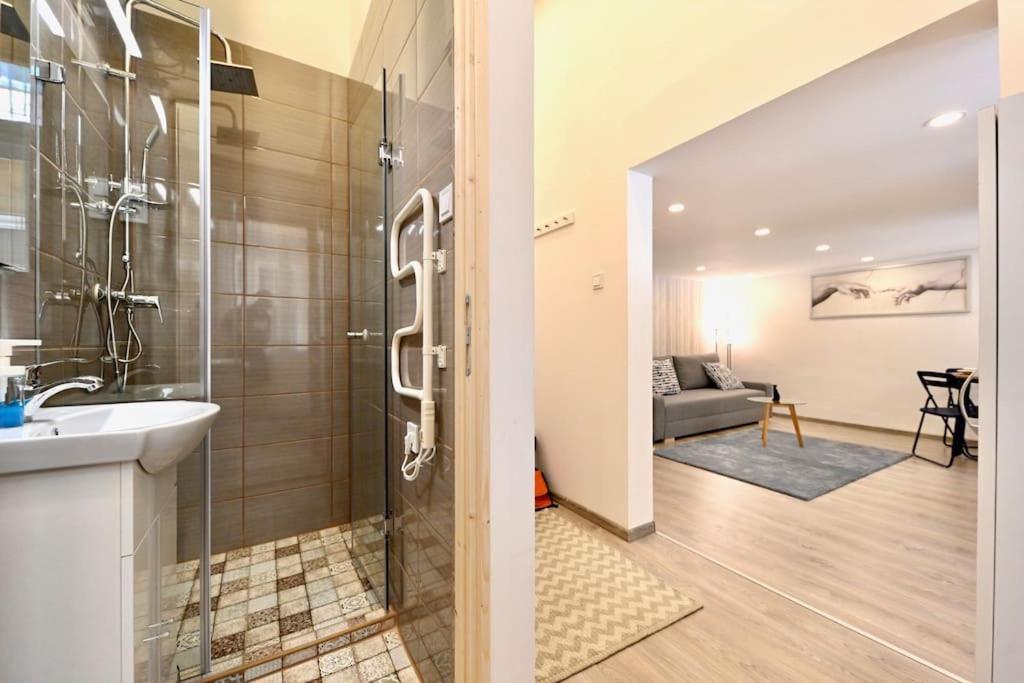Cute Gallery Flat In Kiraly Street Budapest Exterior foto