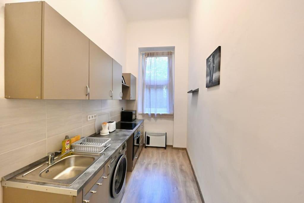 Cute Gallery Flat In Kiraly Street Budapest Exterior foto