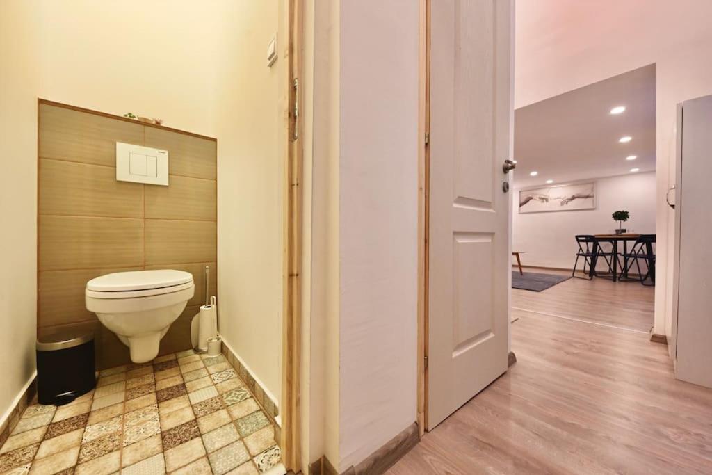Cute Gallery Flat In Kiraly Street Budapest Exterior foto